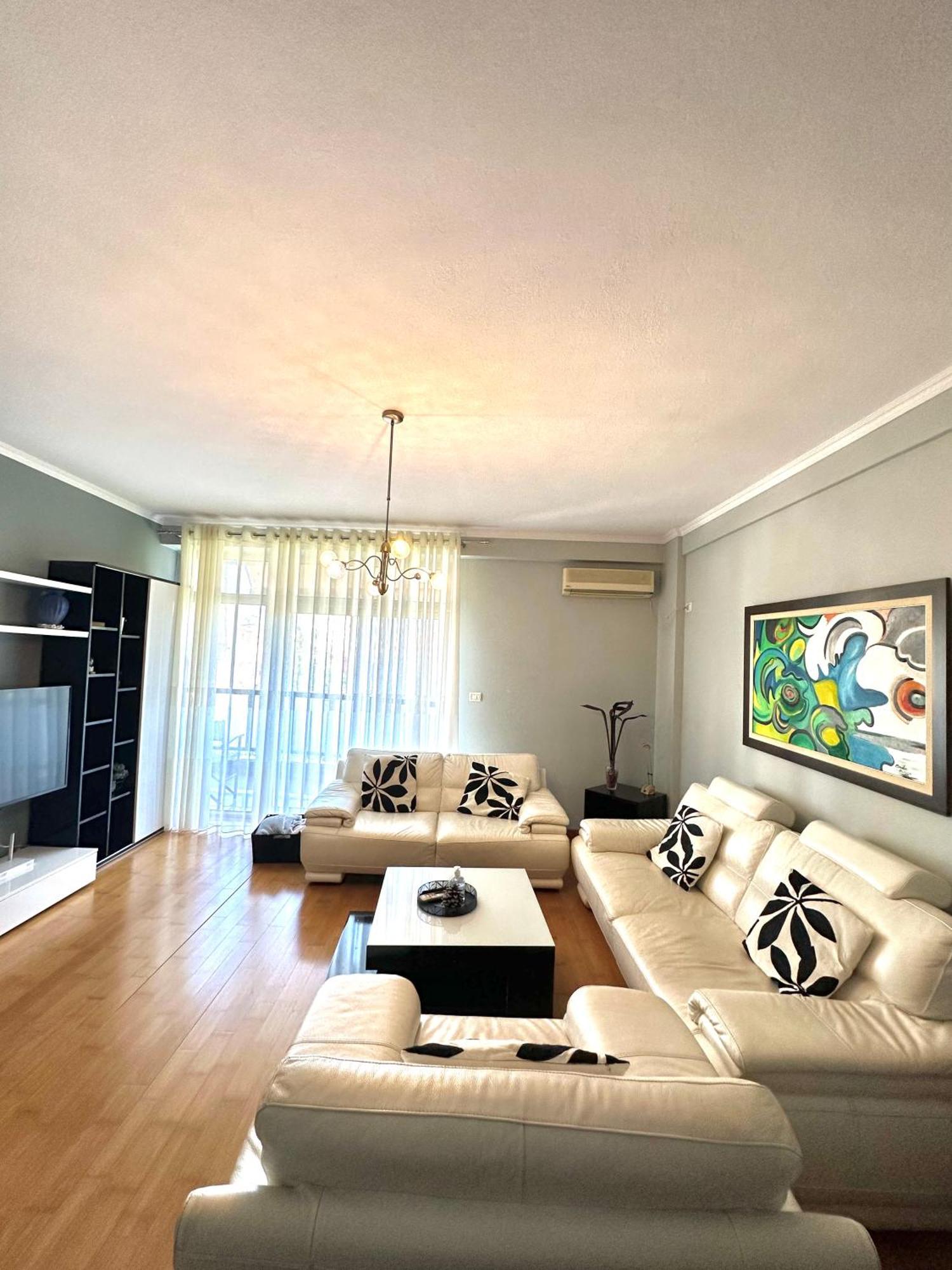 Central Inn Home Tirana Buitenkant foto